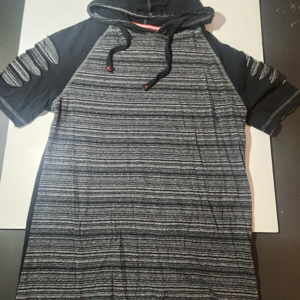 Resolution Clothing Hooded T-Shirt Size Small